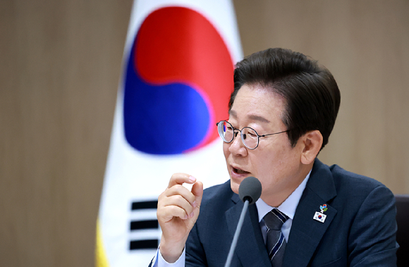 이재명 대통령이 24일 서울 용산 대통령실 청사에서 열린 국무회의를 주재하며 발언하고 있다. 2025.6.24 [사진=연합뉴스]