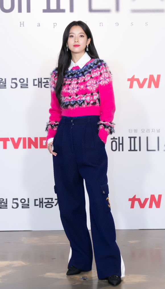 배우 한효주가 1일 온라인으로 진행된 티빙 오리지널 '해피니스' 제작발표회에 참석해 포즈를 취하고 있다. [사진=티빙]