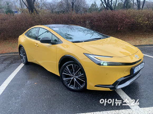 토요타 5세대 프리우스 HEV 모델 시승차량 정측면. [사진=김종성 기자]