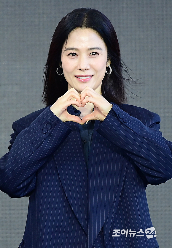 배우 김현주가 9일 부산 해운대구 영화의전당에서 열린 제31회 부산국제영화제 '실낙원' 무대인사에 참석하고 있다. [사진=정소희 기자]