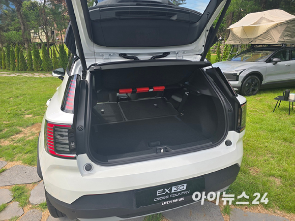 볼보 'EX30 CC'. [사진=김종성 기자]