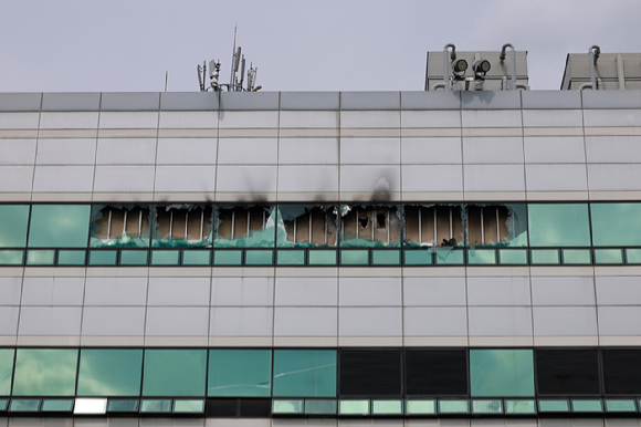 27일 서울 서대문우체국 우체국365 ATM에 '장애 발생 안내문'이 놓여 있다. [사진=연합뉴스]