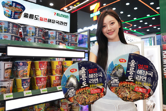 GS25가 새롭게 출시하는 '영양부추오리김밥'. [사진=GS리테일]