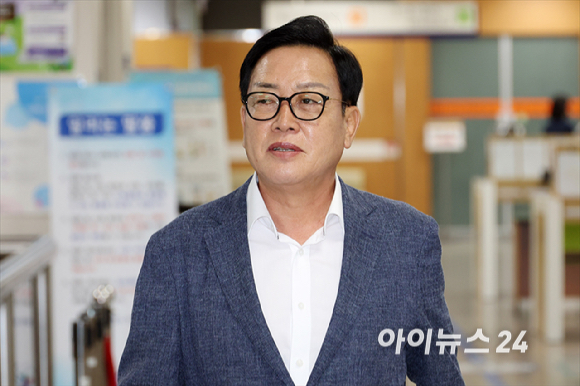 양평군수를 지낸 김선교 국민의힘 의원이 11일 오전 서울 서초구 서울중앙지방법원에서 열린 '경기 양평 공흥지구 개발 특혜 의혹' 속행 공판에 출석하고 있다. [사진=사진공동취재단]