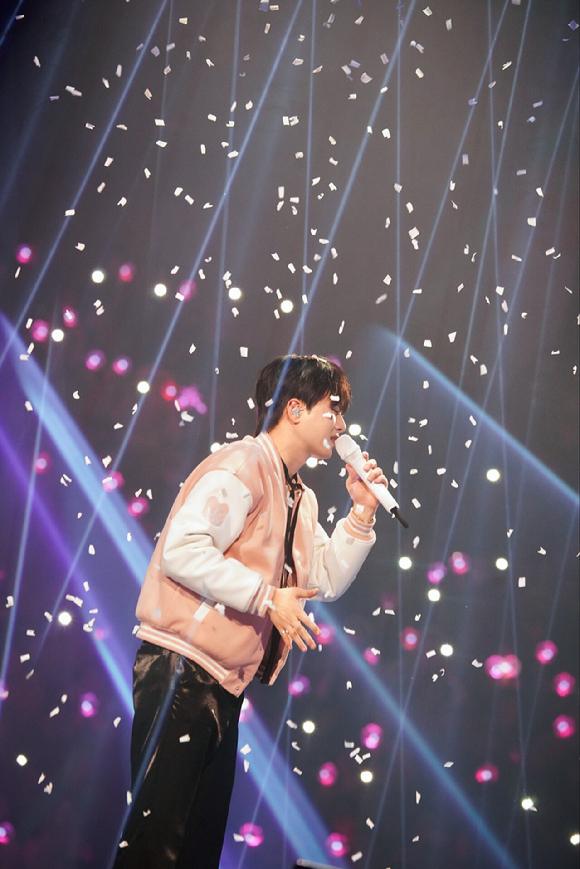 가수 이찬원이 '2025-26 이찬원 콘서트 '찬가 : 찬란한 하루''를 개최하고 팬들을 만나고 있다. [사진=대박기획]