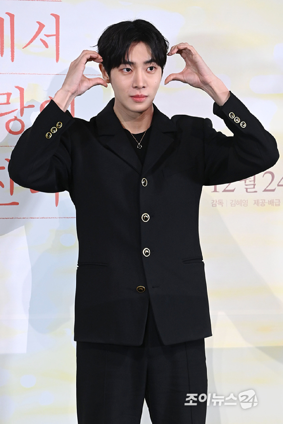 배우 추영우가 22일 오후 서울 용산구 CGV용산아이파크몰점에서 열린 영화 '오늘 밤, 세계에서 이 사랑이 사라진다 해도'(감독 김혜영) 언론시사회에 참석해 포즈를 취하고 있다. [사진=문수지 기자]