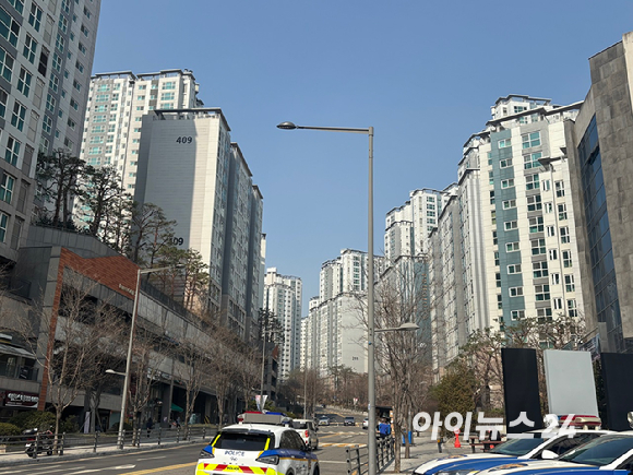 서울시 마포구 아현동에 위치한 래미안푸르지오 아파트가 보이고 있다. [사진=김민지 기자]