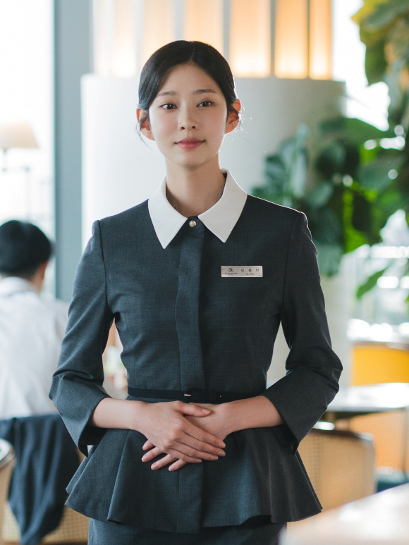 배우 김민주, 박진영이 JTBC 금요시리즈 '샤이닝'에서 호흡을 맞추고 있다. [사진=SLL, 카카오엔터테인먼트]