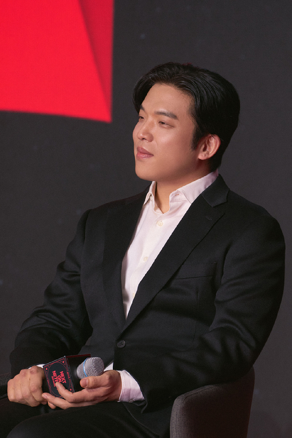 배우 손예진이 21일 오전 콘래드 서울 호텔에서 진행된 '넥스트 온 넷플릭스 2026 코리아(Next on Netflix 2026 Korea)'에 참여해 대화를 나누고 있다. [사진=넷플릭스]