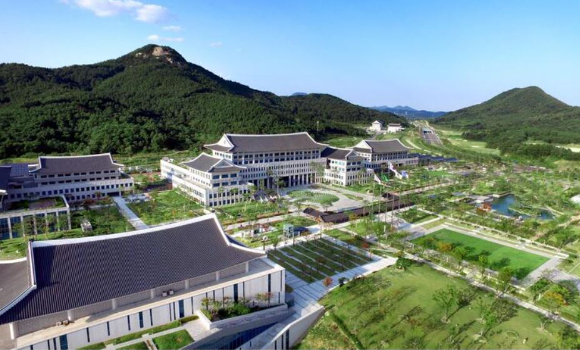 경상북도청 한 6급 공무원이 숨진 채 발견돼 경찰 등이 조사에 나섰다. 사진은 경북도청 전경. [사진=경북도청]