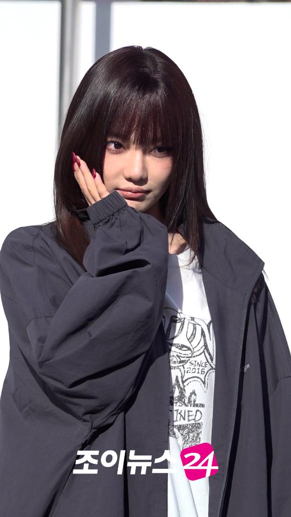 그룹 에스파(aespa) 닝닝이 27일 오후 서울 성동구 성수동 인근에서 열린 마뗑킴 성수 플래그십 스토어 확장 이전 행사에 참석하고 있다. [사진=문수지 기자]