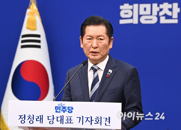 더불어민주당 정청래 대표가 26일 서울 여의도 국회에서 열린 기자회견에서 발언하고 있다. [사진=곽영래 기자]