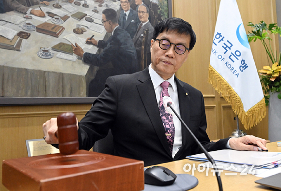 이창용 한국은행 총재가 29일 서울 중구 한국은행에서 열린 금융통화위원회를 주재하고 있다. [사진=곽영래 기자]