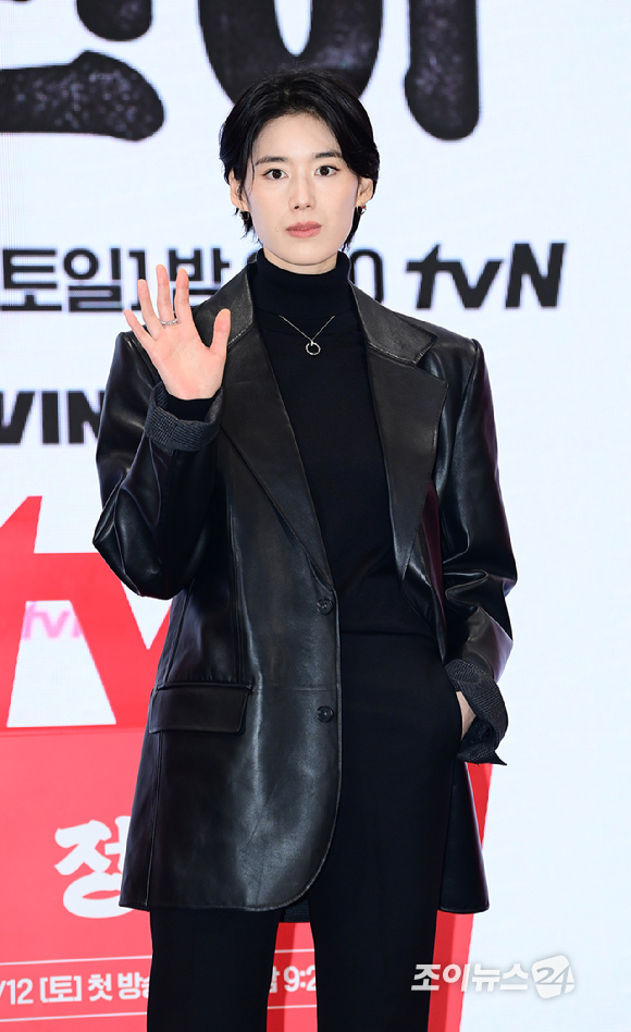 배우 신예은과 김태리가 10일 오후 서울 영등포구 콘래드호텔에서 열린 tvN 새 토일드라마 '정년이' 제작발표회에 참석하고 있다. [사진=정소희 기자]