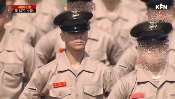 정동원, 해병대 입대 후 첫 근황 포착...정복 입고 세상 늠름 '몰라볼 뻔'