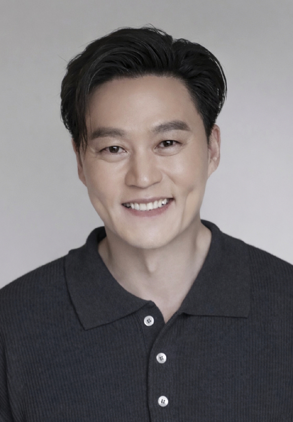 이서진, 데뷔 27년만 첫 연극⋯5월 개막 '바냐 삼촌' 전 회차 출연