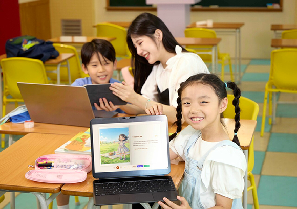 SK텔레콤은 순천향대와 함께 수행 중인 &lsquo;2026 디지털새싹 사업&rsquo;에 자체 개발한 AI 에듀테크 설루션 &lsquo;AI 그림일기&rsquo;를 제공해 교육 현장 AX와 미래 인재 육성에 나선다고 3일 밝혔다. [사진=SKT]