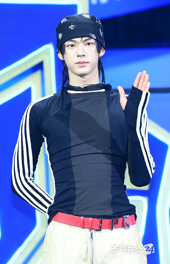 그룹 투어스 도훈이 13일 오후 서울 광진구 예스24라이브홀에서 열린 투어스(TWS) 네 번째 미니앨범 'play hard' 발매 쇼케이스에 참석하고 있다. [사진=정소희 기자]