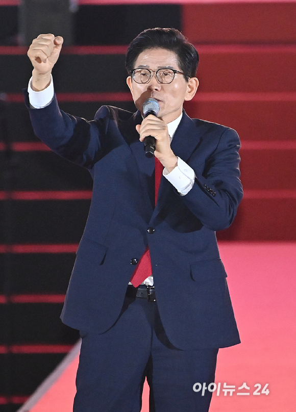 김문수 국민의힘 당 대표 후보가 22일 오후 청주 오스코에서 열린 제6차 전당대회에서 비전 발표를 하고 있다. [사진=곽영래 기자]