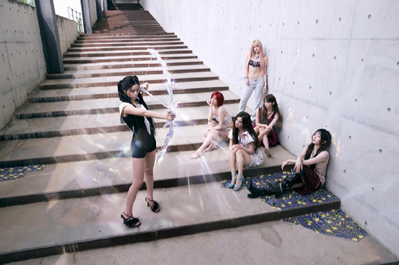 NMIXX(엔믹스) 미니 6집 'Strange Muse' 단체 이미지 [사진=JYP엔터테인먼트]