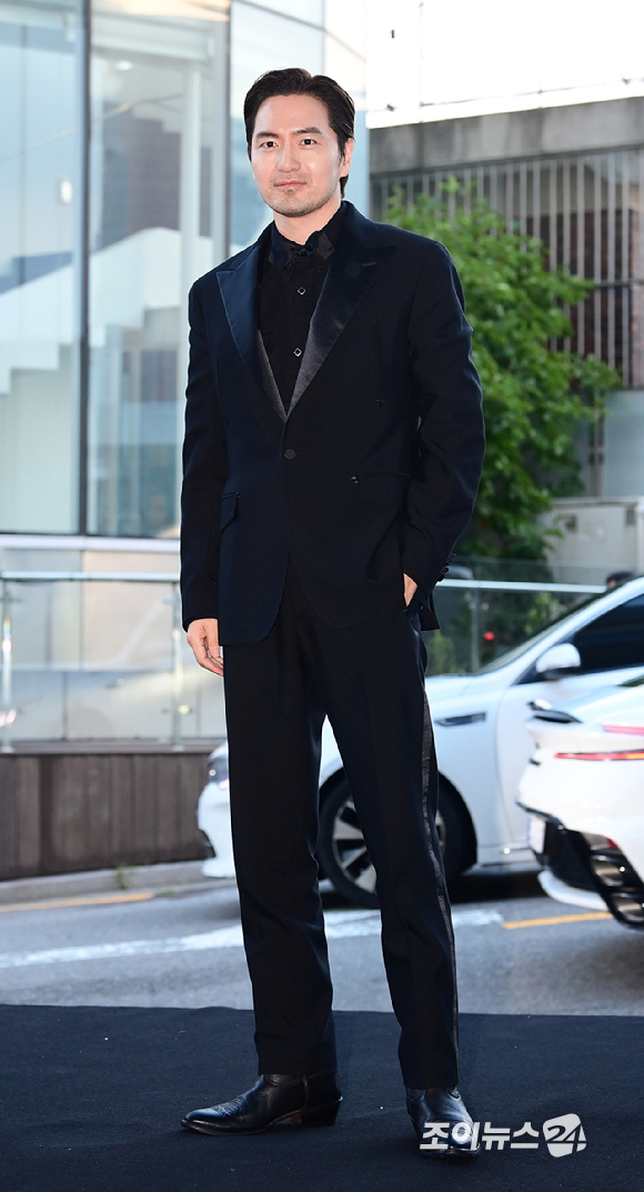 배우 이진욱이 2일 오후 서울 한남동 리움미술관에서 열린 'CJ 나이트 인 셀러브레이션 오브 프리즈 서울'에 참석하고 있다. [사진=정소희 기자]
