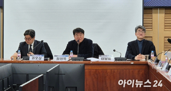 최민희 국회 과방위원장실이 서울 영등포구 여의도동 국회의원회관에서 26일 오전 시청각미디어서비스법 제정 방향 논의를 위한 토론회를 개최했다. [사진=서효빈 기자]