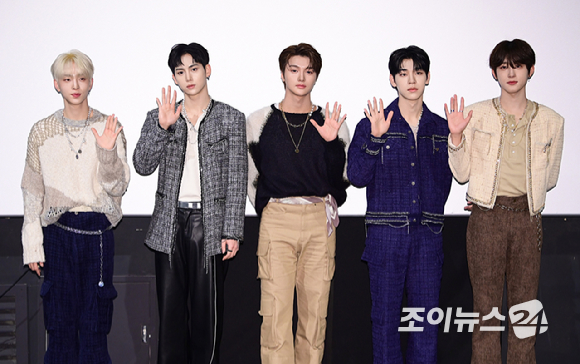 그룹 드리핀이 3일 오후 서울 용산구 용산 아이파크몰에서 열린 네 번째 싱글 '뷰티풀 메이즈(Beautiful MAZE)'를 발매 기념 기자간담회에 참석하고 있다. [사진=정소희 기자]