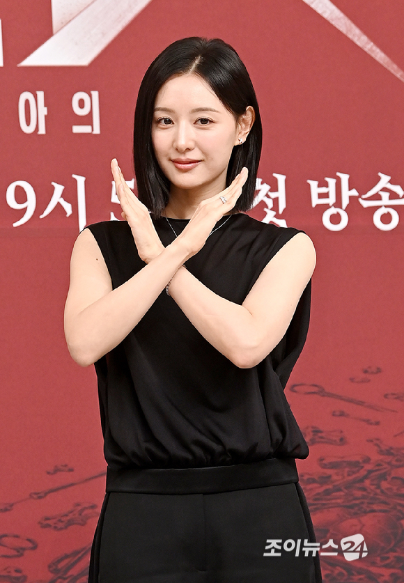 배우 김지원이 7일 서울 목동 SBS에서 열린 '닥터X : 하얀 마피아의 시대' 제작발표회에서 포즈를 취하고 있다. [사진=곽영래 기자]