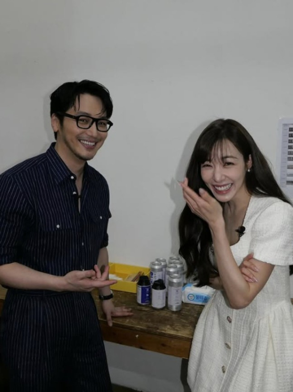 티파니영, 자필 편지로 열애 인정 "변요한, 내게 안정을 주는 사람"