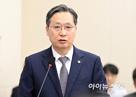 윤영빈 우주항공청장이 16일 국회 과학기술정보방송통신위원회에서 열린 2025년도 국정감사에서 인사말을 하고 있다. [사진=곽영래 기자]