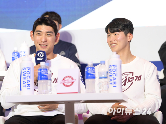 30일 오후 서울 한남동 그랜드하얏트서울 그랜드볼룸에서 열린 2023 KBO 미디어데이에 키움 이정후, 김혜성이 참석하고 있다. [사진=정소희 기자]