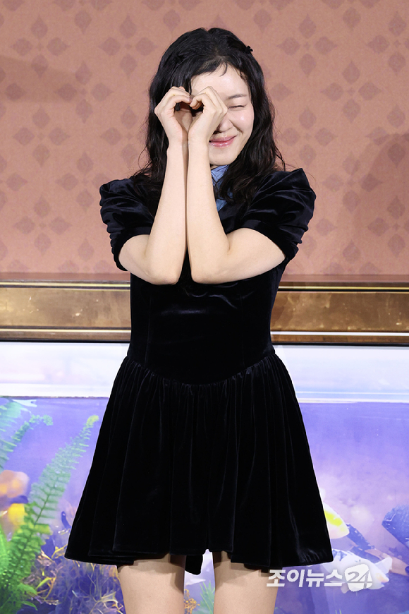 배우 고아성이 12일 오전 서울 강남구 삼성동 메가박스 코엑스점에서 열린 넷플릭스 영화 '파반느'(감독 이종필) 제작보고회에 참석해 포즈를 취하고 있다. [사진=문수지 기자]