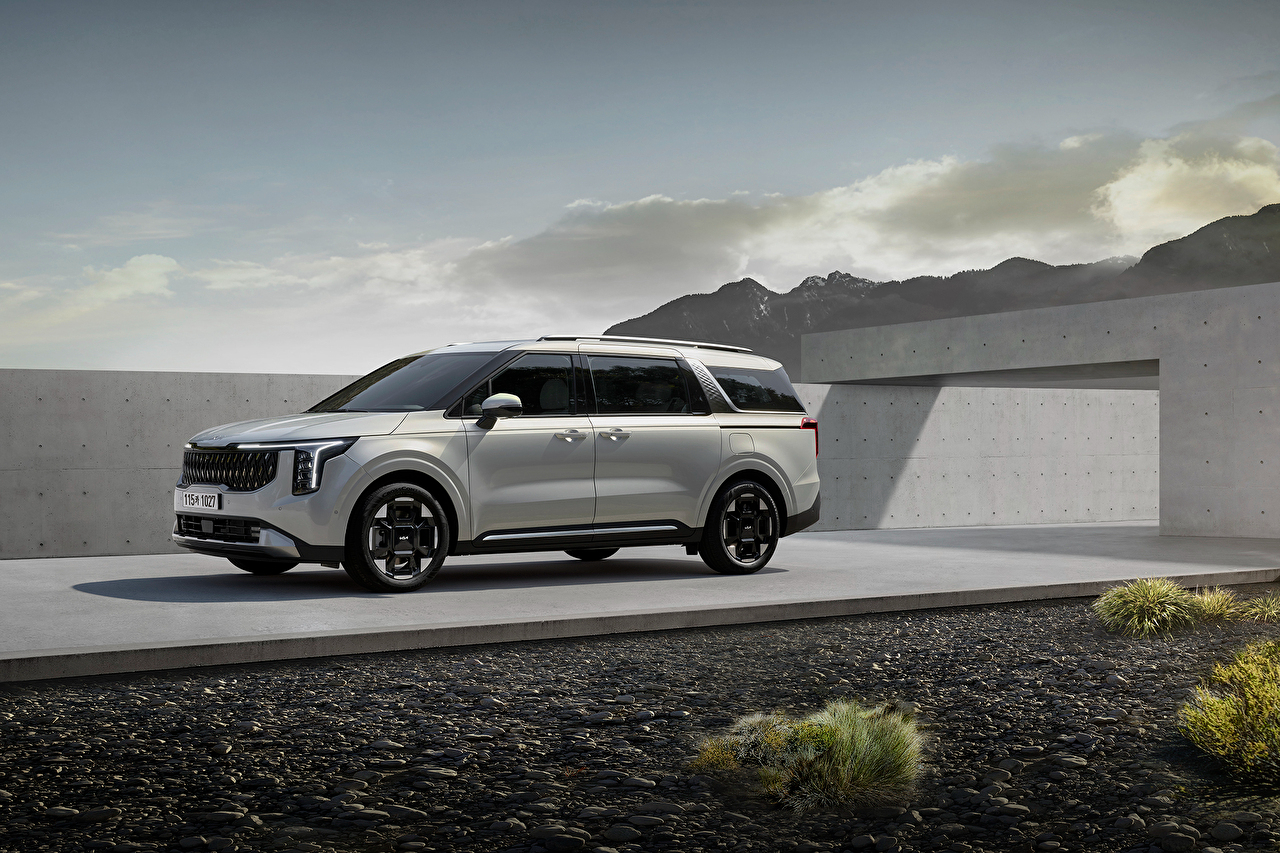 기아가 이달 출시 예정인 &lsquo;더 뉴 카니발&rsquo;의 주요 사양과 가격을 공개하고 8일(수)부터 사전계약을 시작한다. 사진은 공개된 더 뉴 카니발 외관. [사진=기아]