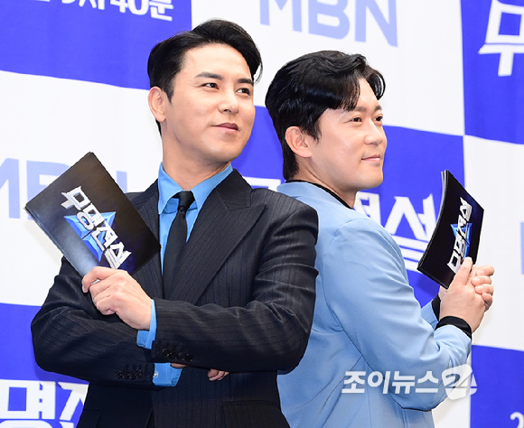 가수 장민호와 방송인 김대호가 25일 오후 서울 마포구 스탠포드호텔에서 열린 MBN 초대형 트롯 오디션 '무명전설-트롯 사내들의 서열전쟁' 제작발표회에 프로그램 MC로 참석하고 있다. [사진=정소희 기자]