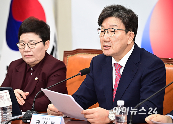 권성동 국민의힘 원내대표가 17일 오전 서울 여의도 국회에서 열린 비상대책위원회의에서 발언하고 있다. [사진=곽영래 기자]