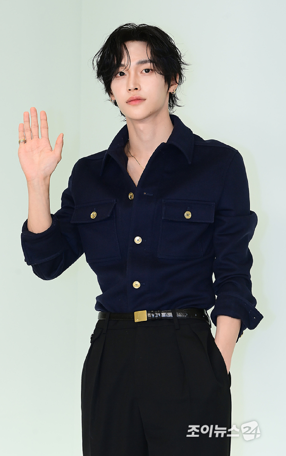 그룹 라이즈 원빈이 26일 오후 서울 영등포구 퐁피두 센터 한화에서 열린 샤넬 2026 공방 컬렉션 포토 행사에 참석하고 있다. [사진=정소희 기자]