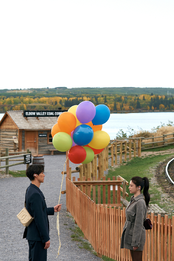 배우 김선호, 고윤정이 넷플릭스 시리즈 '이 사랑 통역 되나요?'에서 호흡을 맞추고 있다. [사진=넷플릭스]