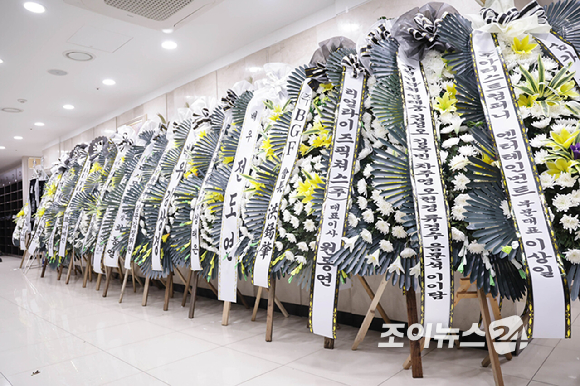 5일 별세한 '국민 배우' 고(故) 안성기의 빈소가 서울성모병원 장례식장에 마련됐다. 향년 74세. 빈소 앞 유니세프의 근조화환이 눈길을 끈다. 고인은 40년 넘게 유니세프의 친선대사로 활동했다. [사진=사진공동취재단]