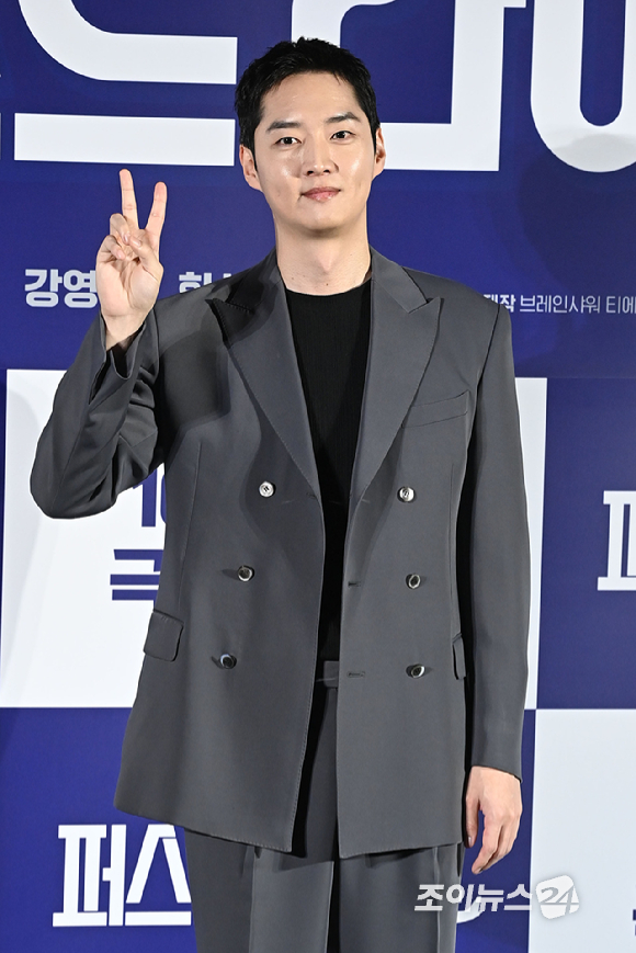 배우 강영석이 25일 서울 용산구 CGV 용산아이파크몰점에서 열린 영화 '퍼스트 라이드'(감독 남대중) 제작보고회에 참석해 포즈를 취하고 있다. [사진=문수지 기자]