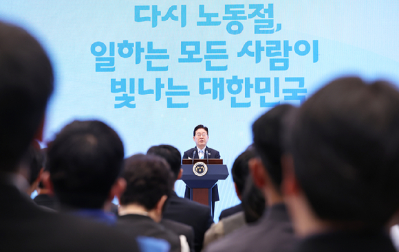 이재명 대통령이 1일 청와대 영빈관에서 열린 노동절 기념식에서 기념사하고 있다.청와대가 노동절 기념식을 개최한 것은 사상 처음이다. 2026.5.1 [사진=연합뉴스]