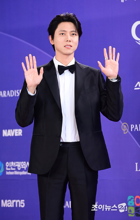 '도라이버' 방송인 주우재가&nbsp;31일 오후&nbsp;인천시 영종구 운서동 파라다이스시티에서 열린&nbsp;제5회 청룡시리즈어워즈&nbsp;레드카펫 행사에 참석하고 있다. [사진=정소희 기자]