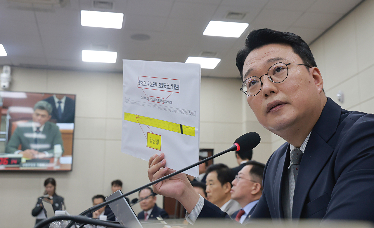 강신철 국방부 장관 후보자가 16일 서울 여의도 국회 국방위원회에서 열린 인사청문회에서 질의에 답변하고 있다. [사진=곽영래 기자]