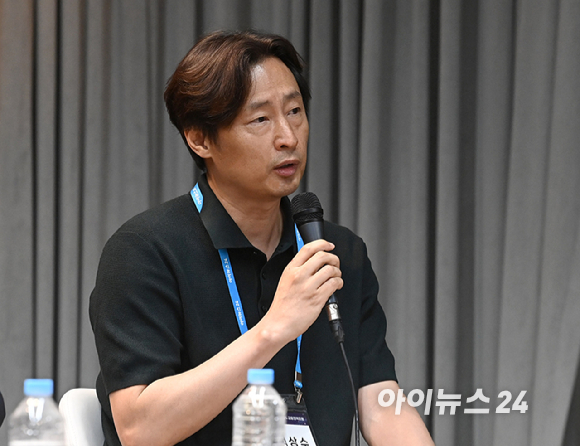 '제6회 아이뉴스24 금융정책포럼'이 '디지털자산기본법 이후, 한국 가상자산 시장의 새로운 질서'를 주제로 18일 서울 중구 은행회관 국제회의실에서 열렸다. 백상수 아이오트러스트 대표가 패널토론에 참석해 발언하고 있다. [사진=곽영래 기자]