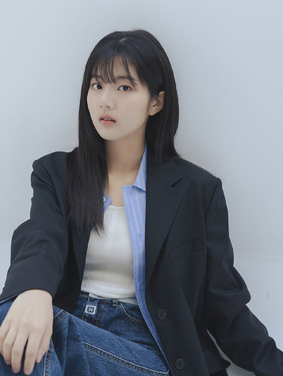 배우 신은수가 tvN 월화드라마 '반짝이는 워터멜론'(극본 진수완, 연출 손정현) 종영 인터뷰에 앞서 포즈를 취하고 있다. [사진=앤피오엔터테인먼트]