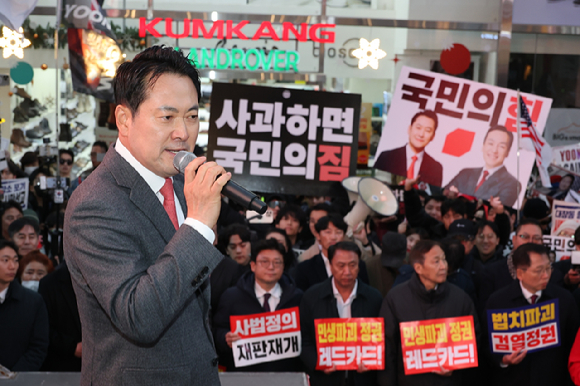  국민의힘 장동혁 대표가 28일 대구 중구 동성로에서 열린 민생회복 법치수호 국민대회에서 발언하고 있다. [사진=연합뉴스]