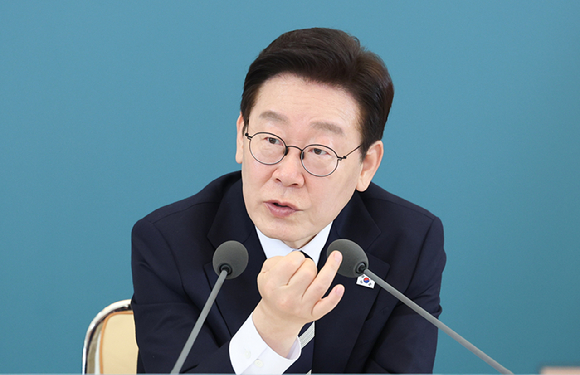 이재명 대통령이 지난 25일 청와대에서 열린 확대국가관광전략회의에서 발언하고 있다. [사진=연합뉴스]