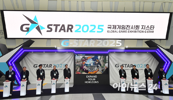13일 부산 해운대구 벡스코에서 국제게임전시회 '지스타 2025' 개막식이 진행되고 있다. [사진=곽영래 기자]