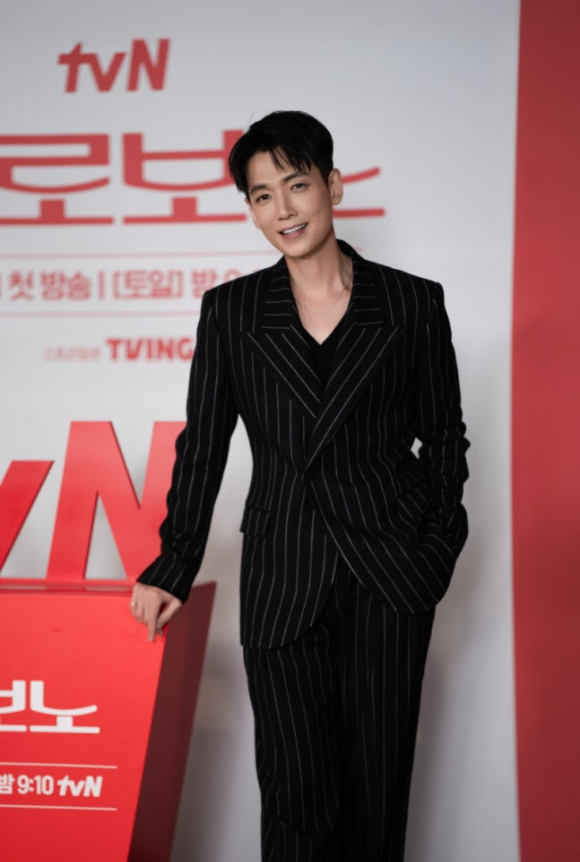 &apos;프로보노&apos; 정경호 &quot;판사·변호사役 도전, 신문 사회면 챙겨보게 돼&quot;