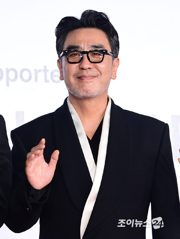 '정가네' 배우 이상희-옹성우-박해준-류승룡-김지현 감독이 10월 6일 부산 해운대구 영화의전당에서 열린 제31회 부산국제영화제 개막식 레드카펫에 참석하고 있다. [사진=정소희 기자]