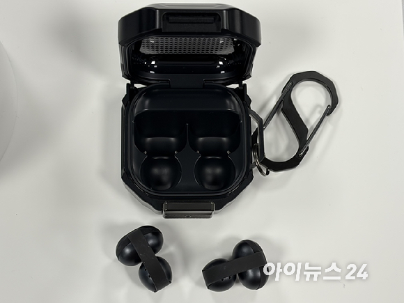 이명환(왼쪽) 삼성전자 MX사업부 그룹장과 남현정 프로가 20일 오전 삼성전자 기자실에서 열린 '갤럭시 버즈 온' 브리핑에서 기자들과 질의응답을 하고 있다. [사진=권서아 기자]